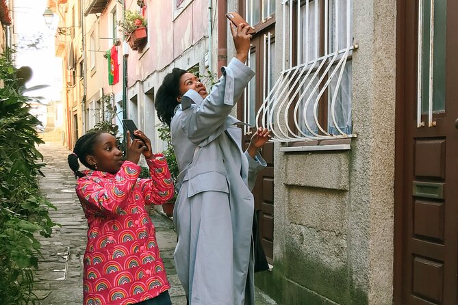 Mobile Photography through Porto hidden streets - How João teaches mobile photography on the move