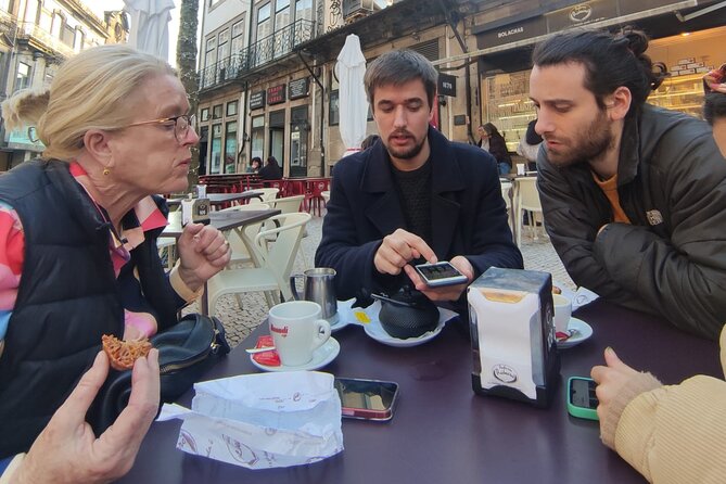 Mobile Photography through Porto hidden streets - Pace, group size, and the walking reality