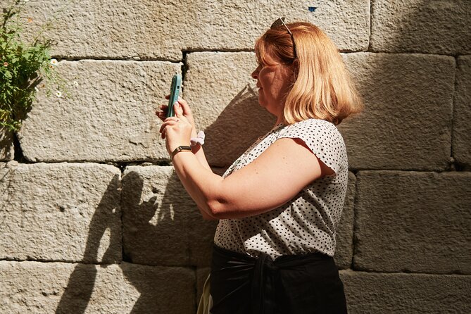 Mobile Photography through Porto hidden streets - What you need to bring (and why it matters)