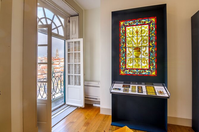 Museu do Vitral Entry Ticket with Wine Tasting - The video on the manufacture of stained glass windows