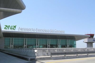 Oporto Airport Private Arrival Transfer - Door-to-Door Pickup in Porto Arrivals: The Sign, the Bags, the Fast Exit