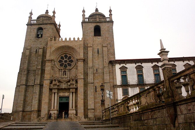 Oporto Private 4-hours Tour with Hotel Pickup - Rua de Santa Catarina and Mercado do Bolhão: street time plus food culture