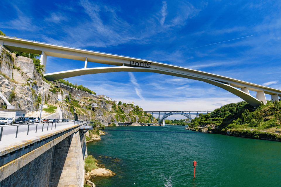 Oporto Tuk Tuk Tour: Among bridges and mysteries - 1.30h - Private group value: $119 for up to 3 is about efficiency, not just comfort