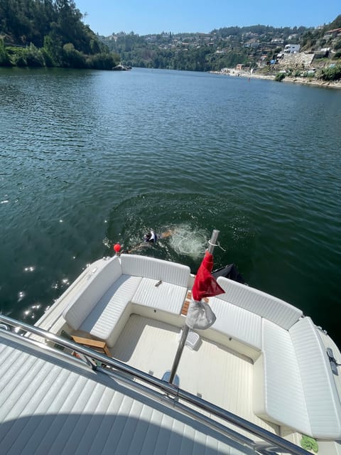 Passeio de barco rio douro inesquecível - Wine, Water, Snack, and Music to Your Taste