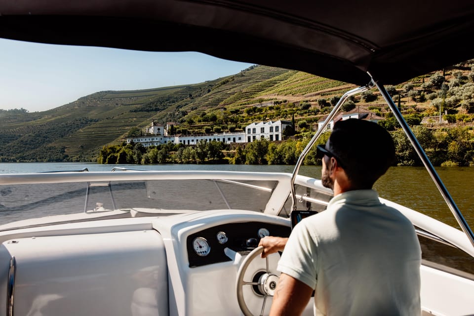 Pinhão: 1 Hour SUNSET Cruise with Sparkling Wine - Meeting point and practical arrival tips