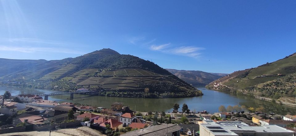 Pinhão: Douro Valley with Wine Tasting, Boat Trip and Lunch - The 50-minute Douro River cruise: what you should notice