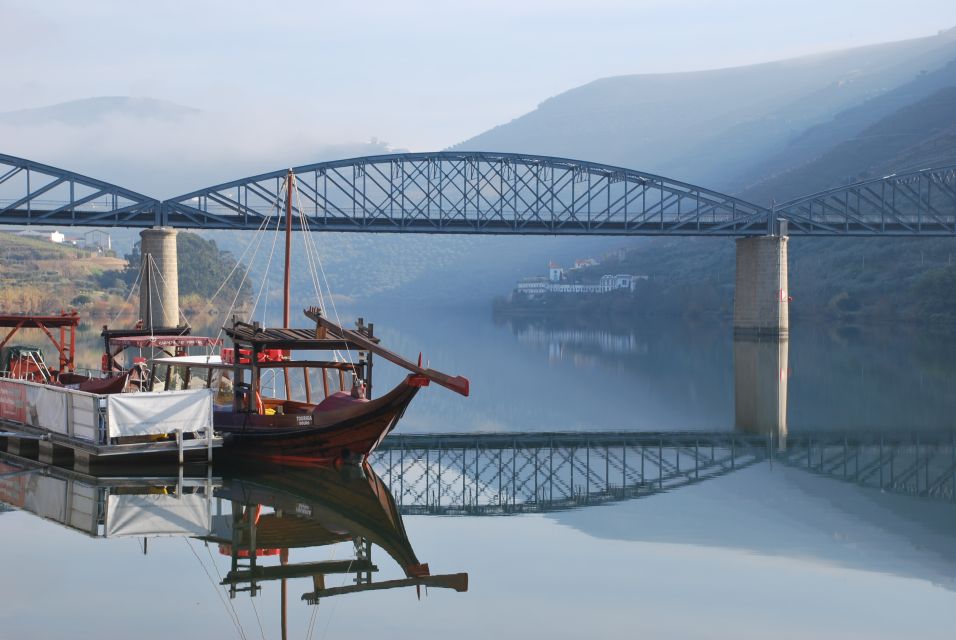 Pinhão: Private Rabelo Boat Tour along the River Douro - The guide + audioguide combo that keeps your attention on the river