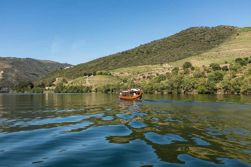 Pinhão: Rabelo Boat Cruise with a Port Tasting at a Winery - Getting started at Companhia Turística do Douro and Pinhão Quay