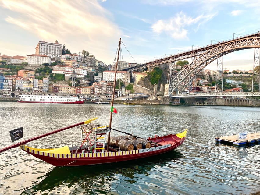 Port wine & wine walking tour with culture - max 8 pax - Walking the historic center and along the Douro River: culture stops that help you place the wine