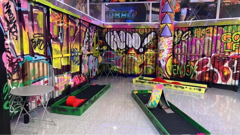 Porto: 18-Hole Indoor Mini Golf Ticket with UV Light Courses - Two Courses in One Ticket: Natural Light + UV Neon