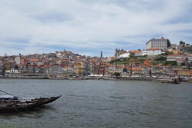 Porto: 2h Private Tour (1 to 6 people) on the Douro River with a local - Green Wine and Port on Board: More Than a Drinking Perk