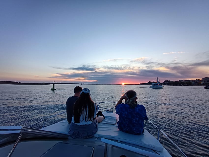 Porto: 6 Bridges and Ribeira Boat Tour with Sunset Option - Guides, Commentary, and the Small-Group Advantage
