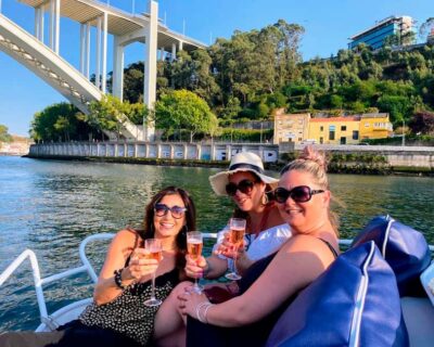 Porto: 6 Bridges and Sunset Boat Cruise with Welcome Drink - Six bridges, one unfolding view of Porto and Gaia