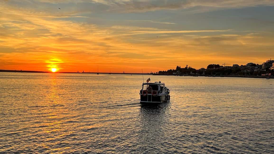 Porto: 6 Bridges and Sunset Boat Cruise with Welcome Drink - On board comfort: what you actually get during the ride