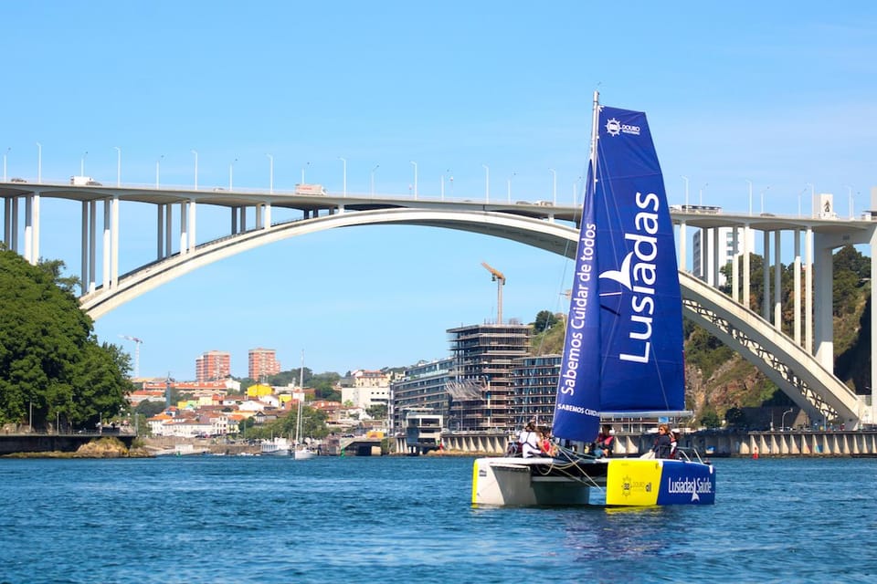 Porto: Accessible Sailing Tour on the Douro river - How the skipper runs maneuvers (and how much you can join)
