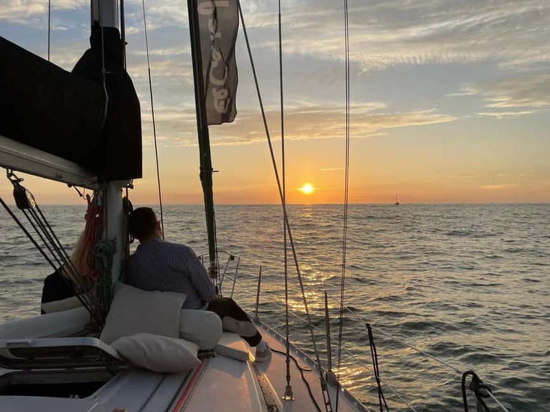 Porto: Best Exclusive Charming Sailboat Sunset - The Private Group Setup: Small, Exclusive, and Comfortable