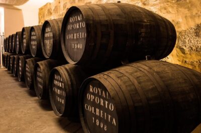 Porto: Carvalhas cellar tour at Real Companhia Velha - The 1-hour rhythm: how the tour actually flows