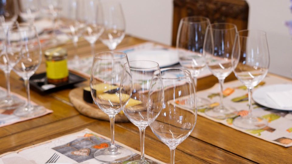Porto: Cheese and Port Wine Tasting in a Unique Place - Cheese tasting in Porto: what you actually sample