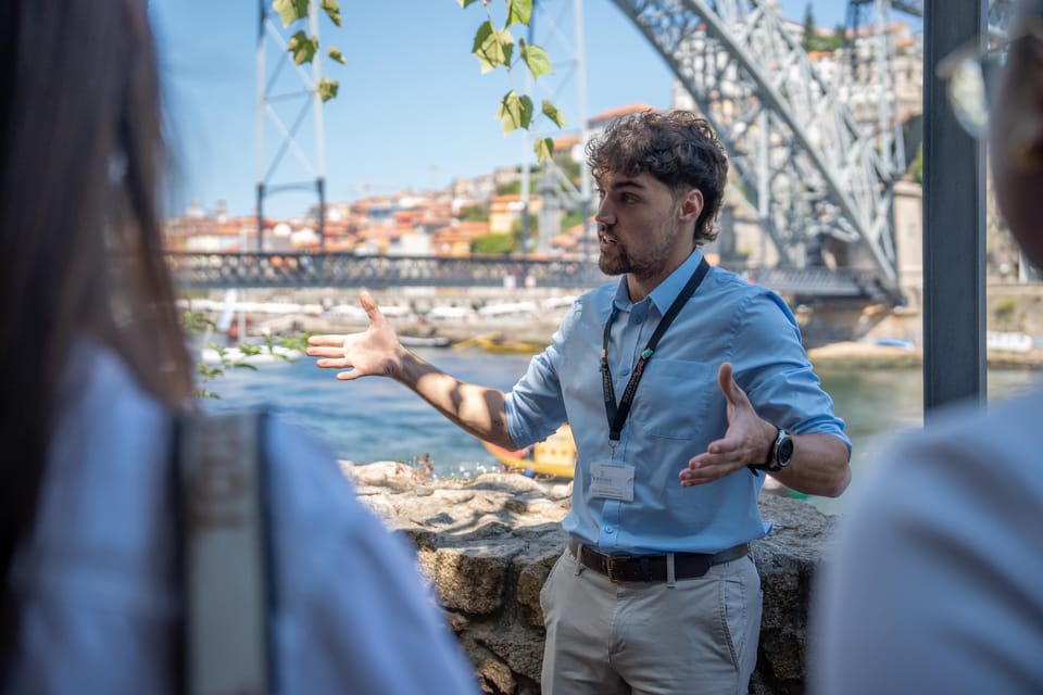 Porto City Full Day Minibus Tour, Wine Tasting & Six Brigdes - Foz do Douro sea views and the Castelo do Queijo break