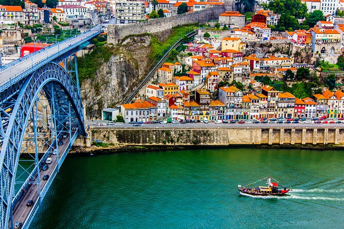 Porto City Tour Full Day with Lunch and Six Bridges Cruise - Private basis - Historic Centre panoramas: UNESCO streets plus the art-science of architecture