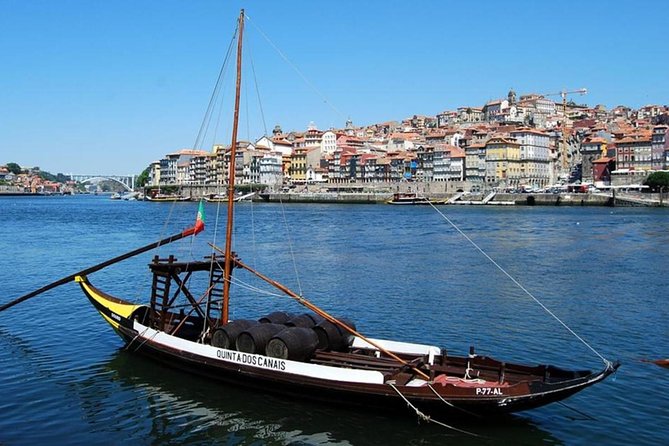 Porto City Tour with Wine Tasting - Porto Cathedral and Livraria Lello: two icons, two vibes