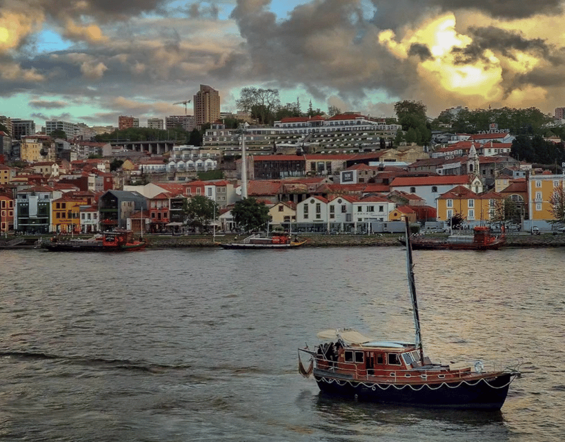 Porto: Classic Sailboat Cruise Along the Douro River - Dom Luís I Bridge: The Signature Photo Stop (and a Unique Selling Point)