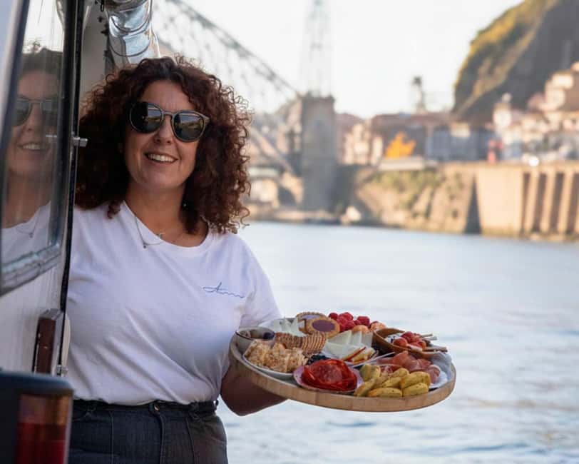 Porto: Douro private cruiser (only for you)6 bridges/sunset - The onboard touches: snacks, Spotify, WiFi, and the human warmth