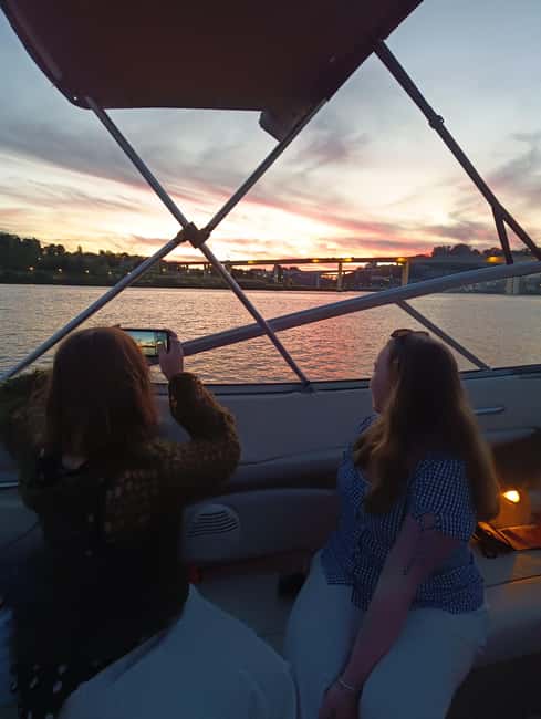 Porto: Douro River Boat Tour with Port Wine Tasting - Port wine tasting: one glass, plus context