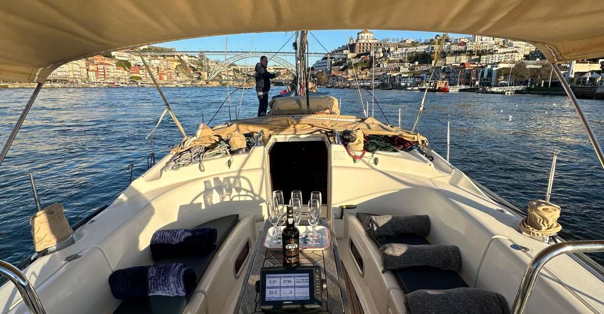 Porto: Douro river Boat tour with wine tasting (small group) - Your crew and the language mix: Portuguese, English, Spanish