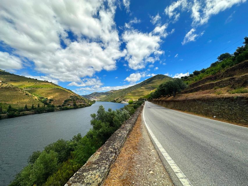 Porto: Douro Valley Tour with 3 vineyards and lunch. - Sabrosa lunch and tasting: traditional food plus the Douro’s tastes