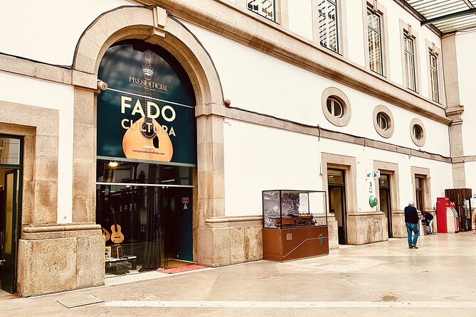Porto : Fado and Porto Wine Show at the Trinity Noble Hall - What happens during the one-hour Fado performance