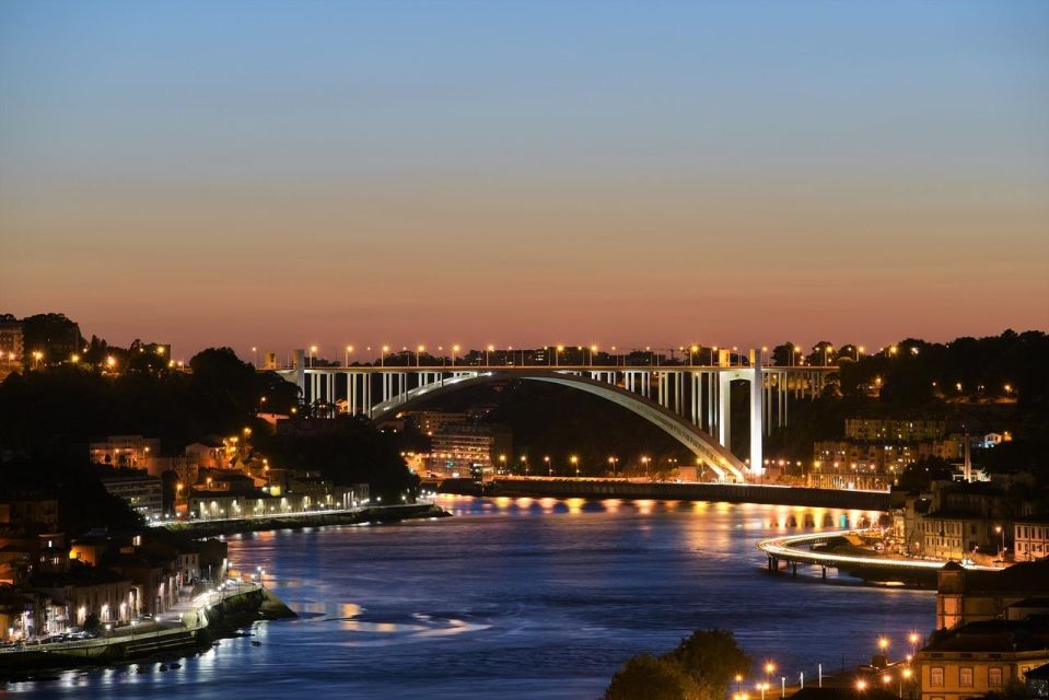 Porto Fado Night Show + Dinner - The restaurant with Porto lights: dinner where the view does half the work