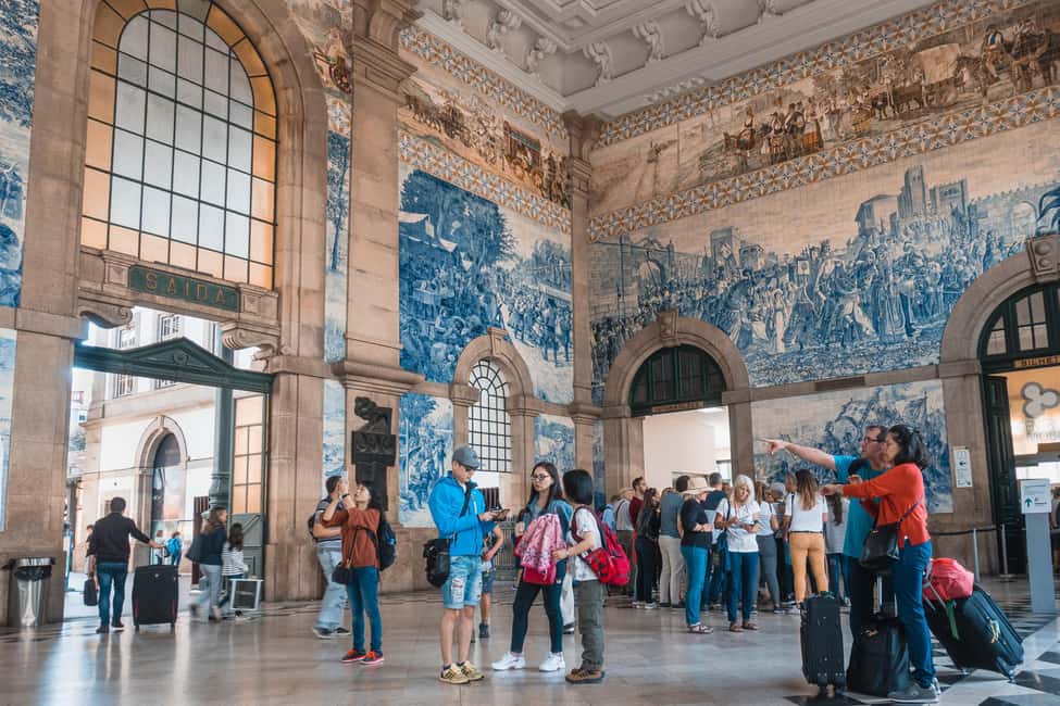Porto: Flexible Walking Tour in Historic Center - Vitória Belvedere: the view that earns your legs