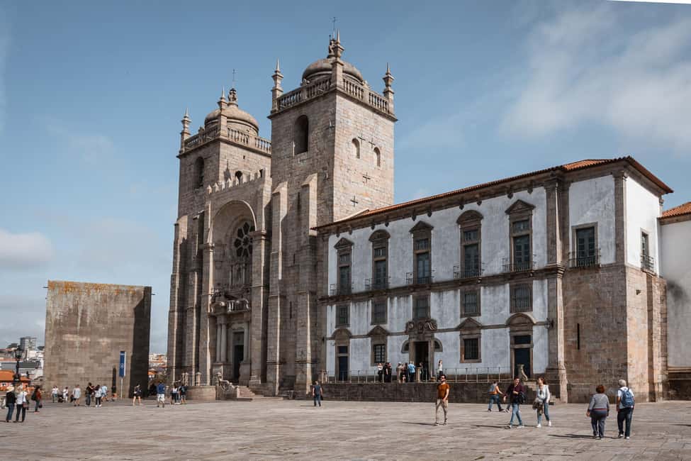 Porto: Flexible Walking Tour in Historic Center - Sé Cathedral and the Episcopal Palace: stone, views, and the hilltop feel