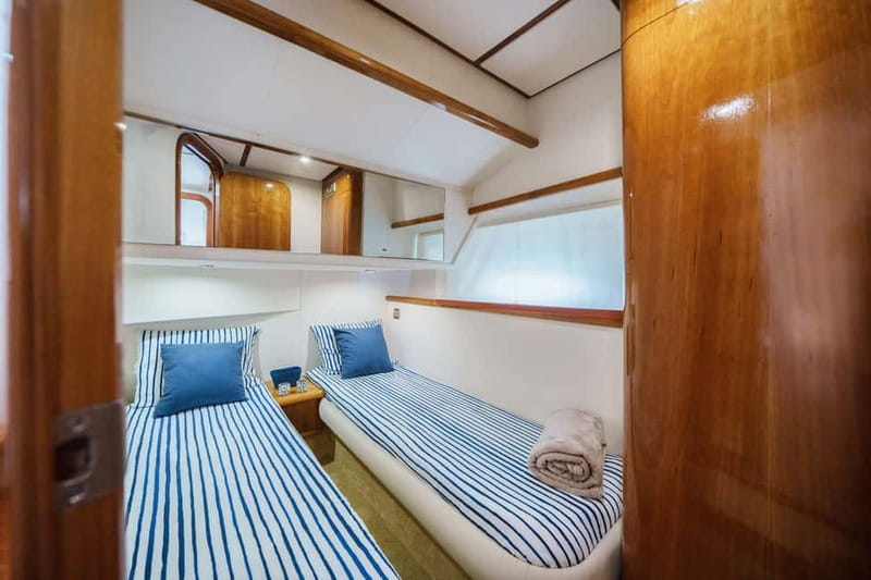Porto: Full Day Douro River Cruise from Porto to Régua - Guides, crew, and what to ask during your sailing time