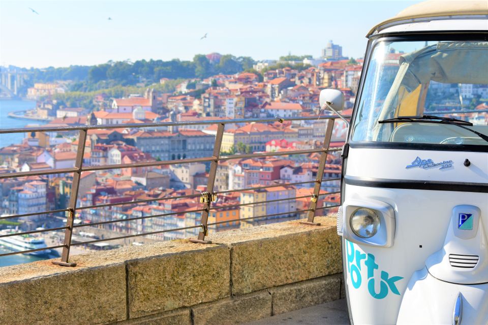 Porto: Full-Day Private Tuk Tuk Tour - Palácio de Cristal Gardens: botanical calm and river glances