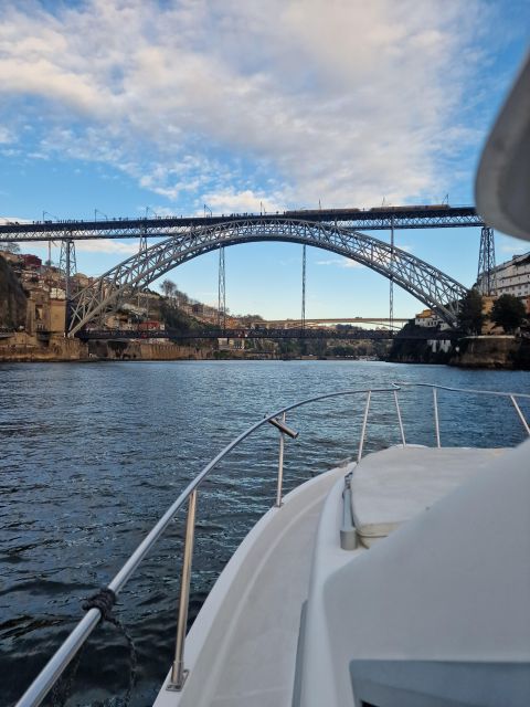 Porto: Guide Boat tour with tasting of 4 Port wines - Setting off: Marina da Afurada and the moment you board