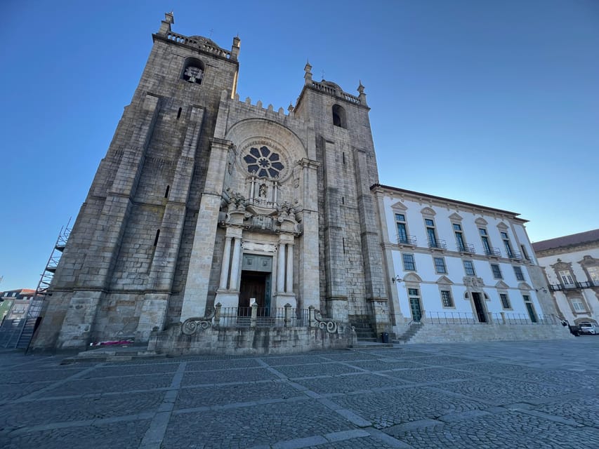 Porto: Guided City Highlights Walking Tour - Ribeira Square: Closing the loop on the riverfront vibe