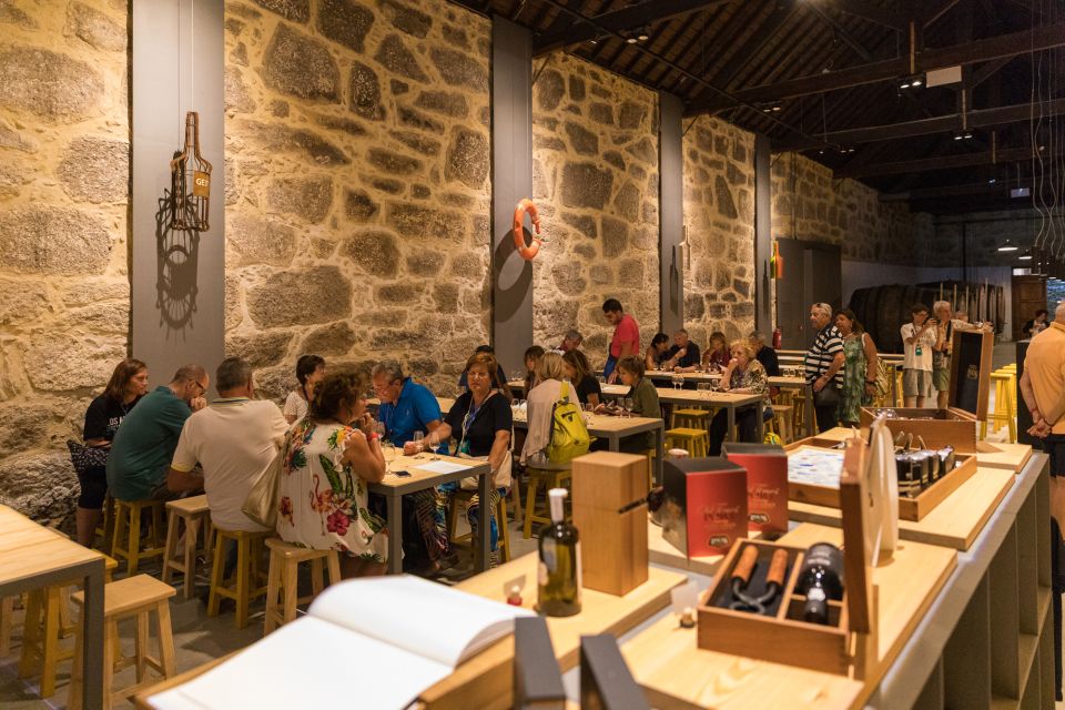 Porto: Guided Tour and Tasting of 3 Port Wines at Poças - Your guide at Poças: the difference between info and a great lesson