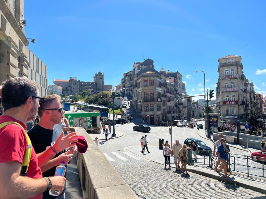 Porto: Guided Walking Tour - Finding Your Guide at Praça de Gomes Teixeira