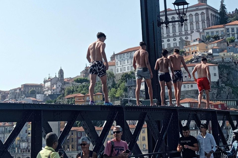 Porto: Guided Walking Tour - Clérigos Tower and City Hall: Big Landmarks Between Narrow Streets
