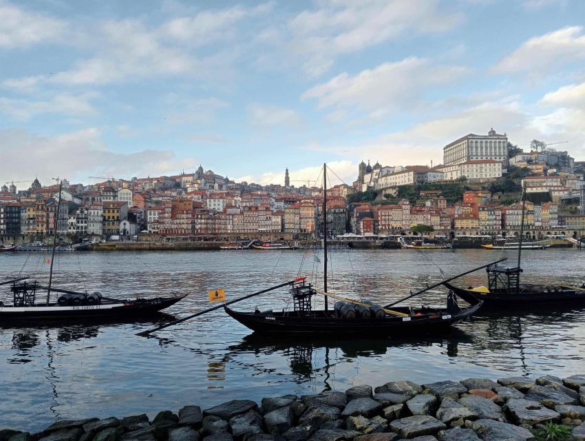 Porto: Guided Walking Tour - Iglesia dos Carmelitas Descalços: Why the First Stop Sets the Mood