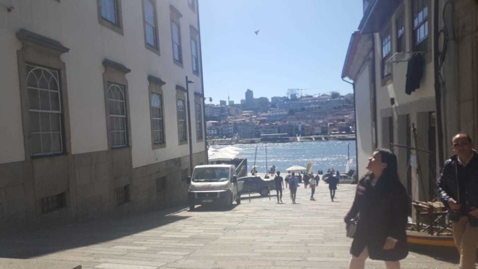 Porto: Half-Day Small Group City Tour with port wine tasting - Port wine tasting: how to make it part of the day