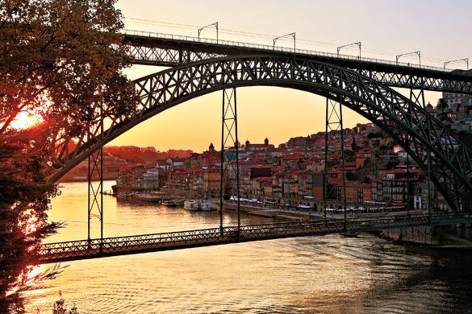 Porto Half-Day Tour & Port Wine Tasting - Sé Cathedral and the Fernandina Wall: viewpoints that help you read the city