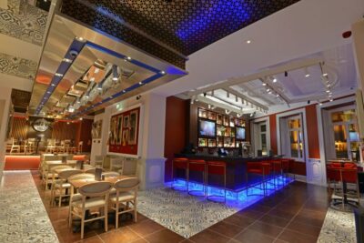 Porto: Hard Rock Cafe Skip-the-Line with Set Menu - Downtown Aliados Avenue Location: Easy to Plug Into a Porto Day