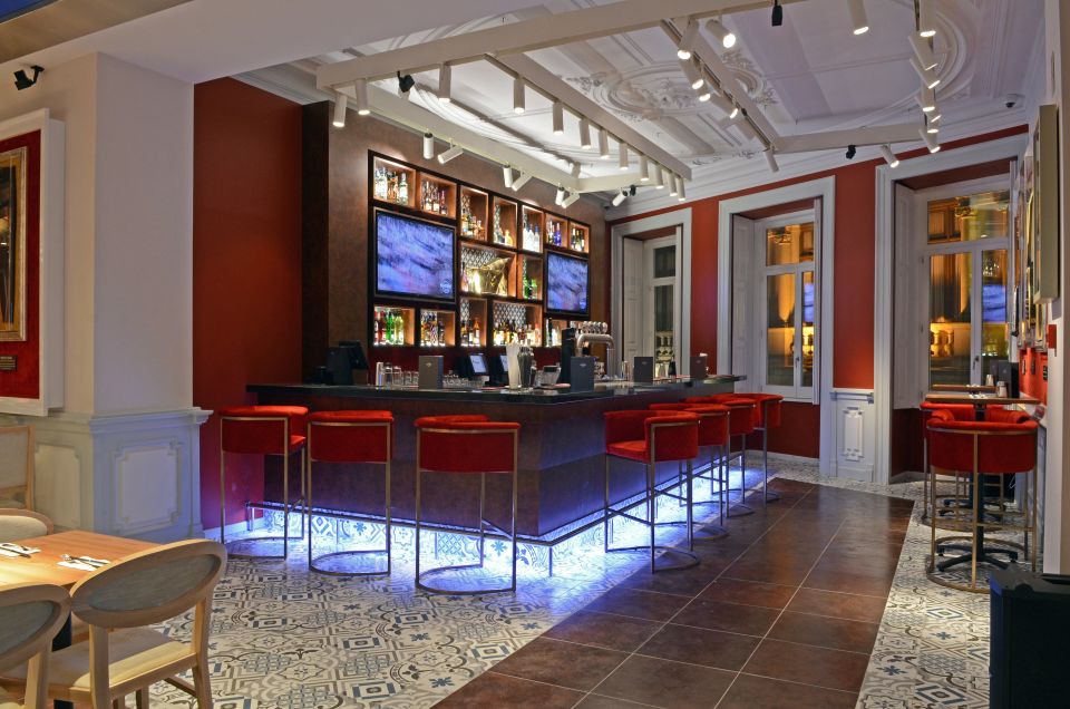 Porto: Hard Rock Cafe Skip-the-Line with Set Menu - A Typical Flow: What Your Hour (or Two) Feels Like