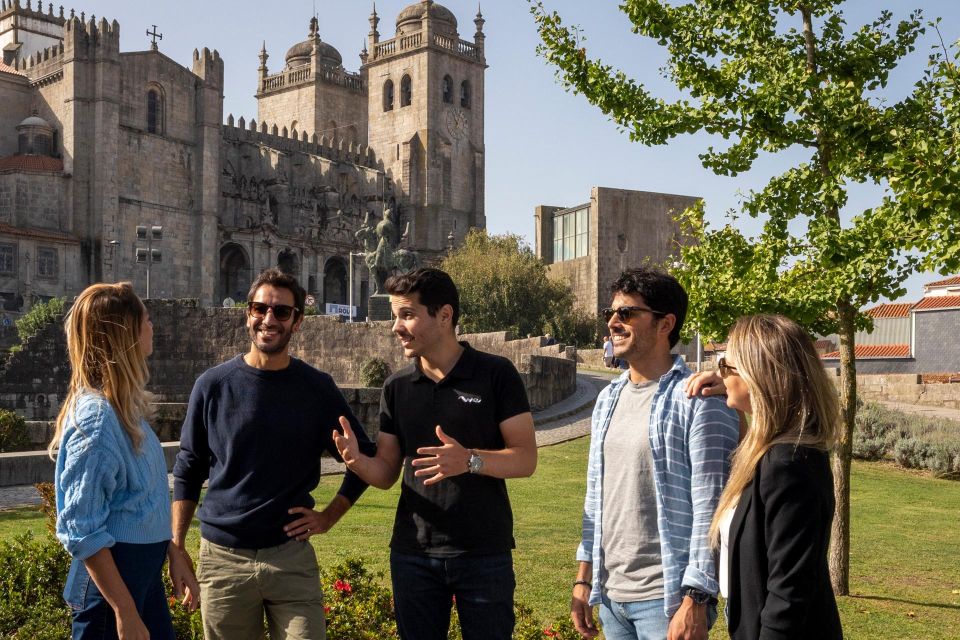Porto: Helicopter Ride, Guided Walking Tour & River Cruise - The Porto walking tour: São Bento and Bolhão Market with real context