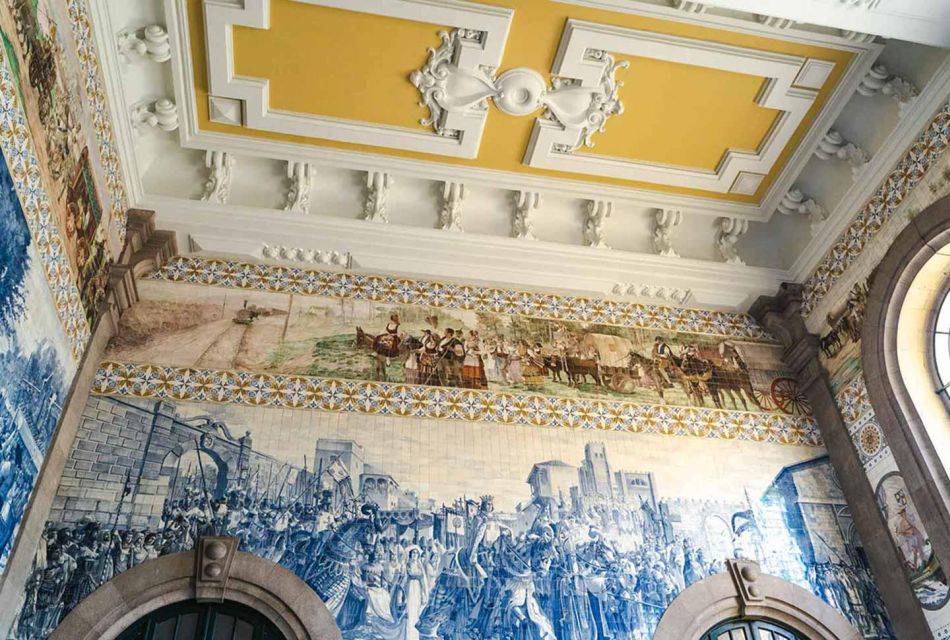 Porto Historic Center: Private Walking Tour & Cathedral - Where the tour starts: Porto Town Hall and an easy way to orient