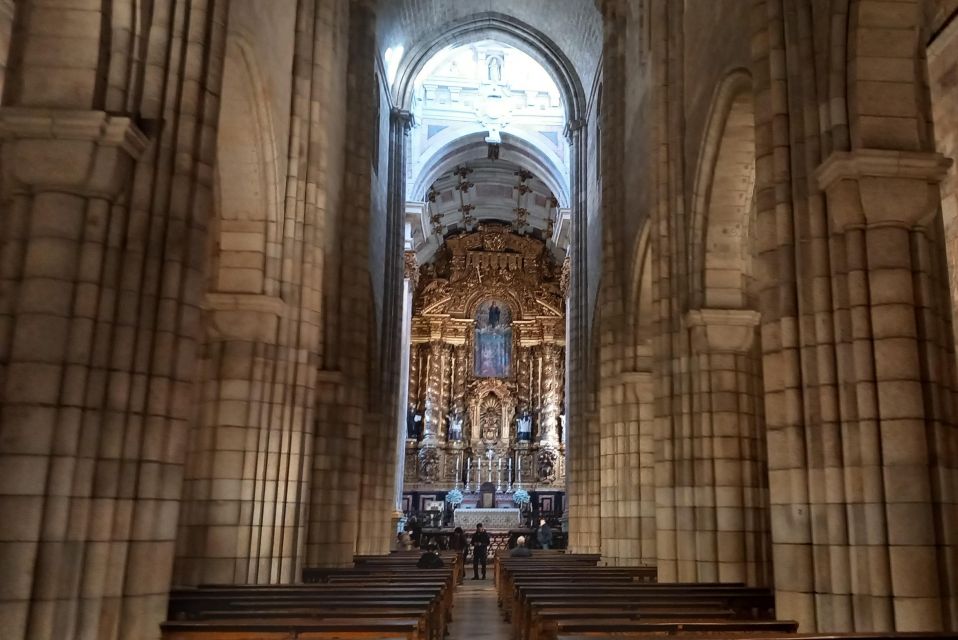 Porto Historic Center: Private Walking Tour & Cathedral - Dom Luís I Bridge walk: big views without needing a gondola