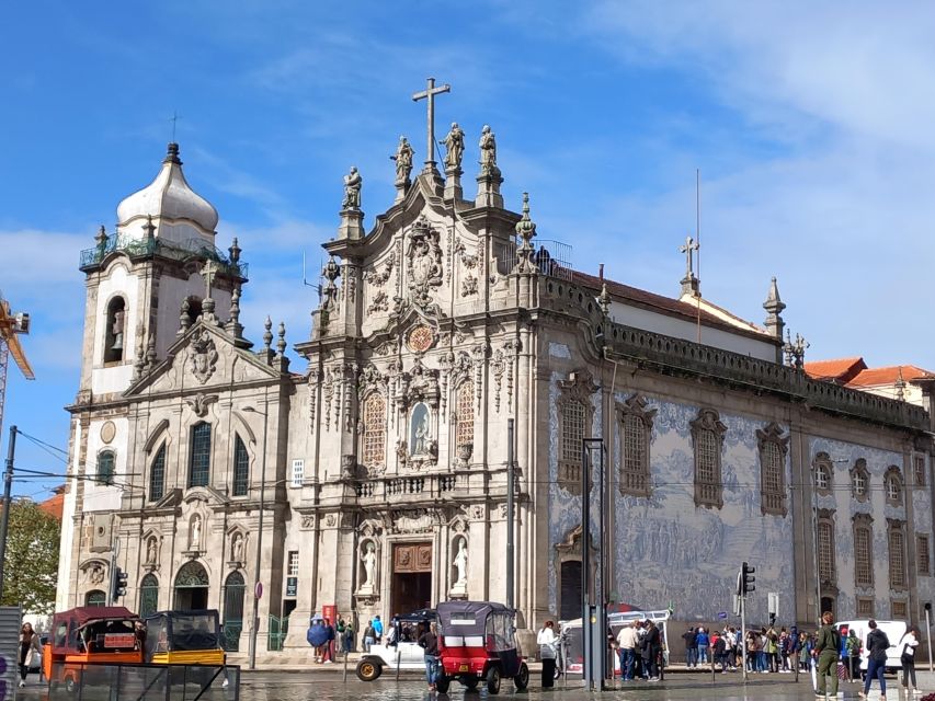 Porto Historic Center: Private Walking Tour & Cathedral - The descent toward Ribeira: stairways, legends, and the city’s real rhythm